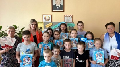 Детей социально-педагогического центра поздравил с началом учебного года профком Лунинецкой ЦРБ